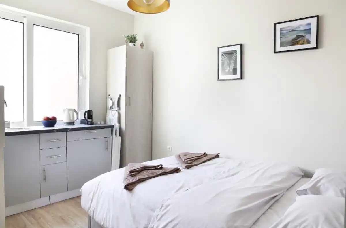 43342102-77f5-443c-9d1f-33d8ce2c9853